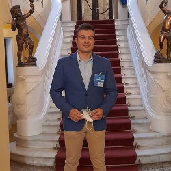 Δημήτρης Τσιαμούρας